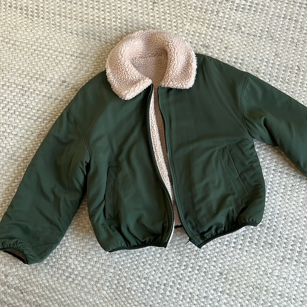 OUTERKNOWN Windthrift Green and Cream Reversible Sherpa Jacket Size Medium
